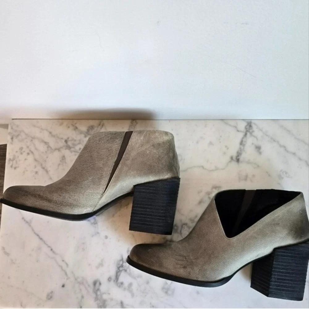 Free People NEW Terrah Gray Taupe Leather Cut-out Chunky Heel Boot Size 38 8